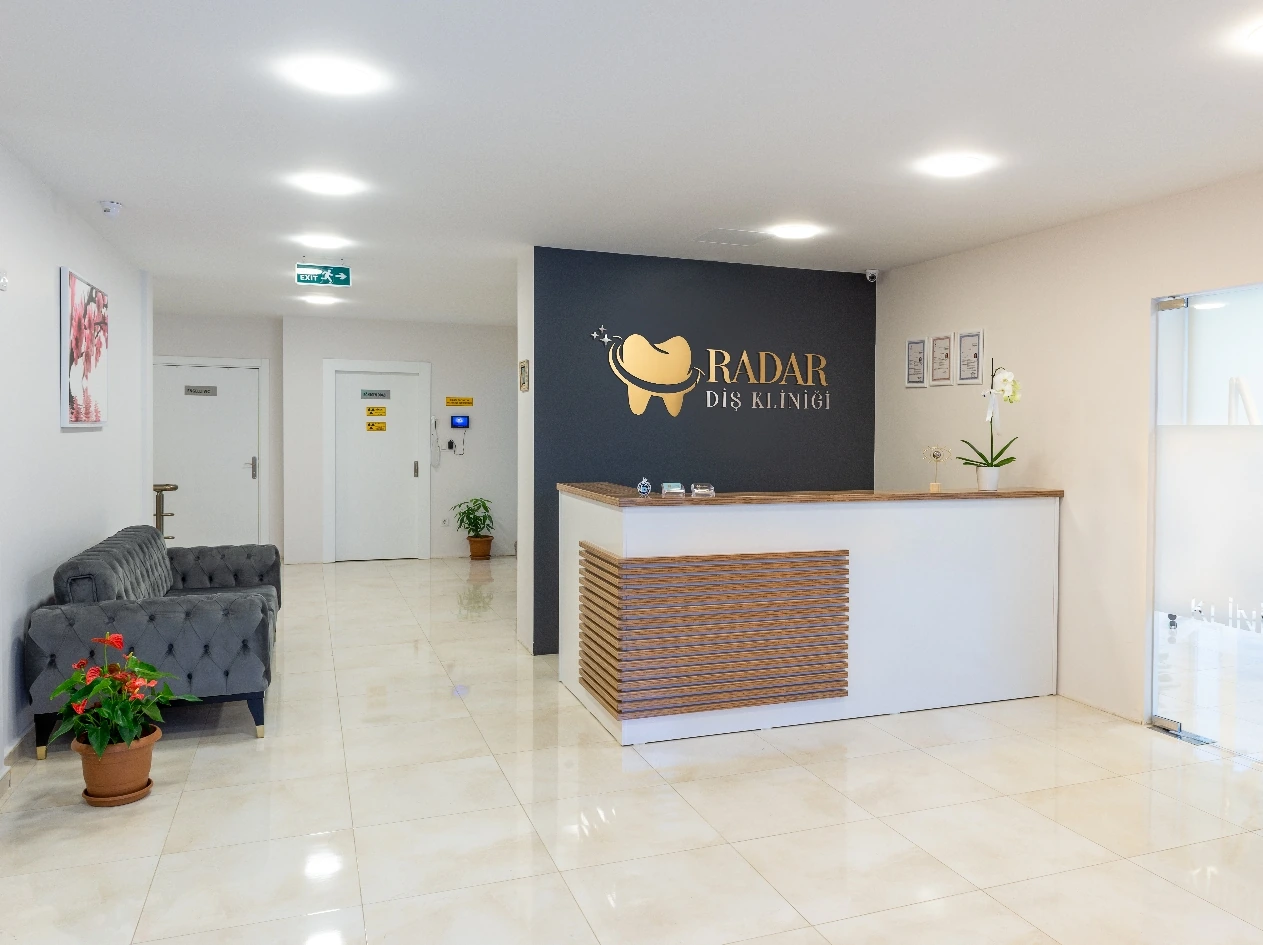 Reception and corridor at Radar Dent